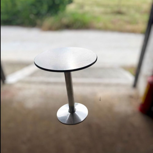 Round table used with metal base, sturdy construction, 20+ pieces