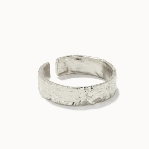 Laitnesse silver ring with hammered surface, new