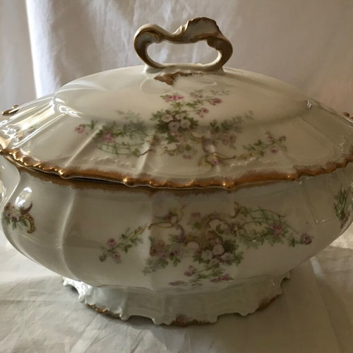 Limoges soup tureen used, 25 cm diameter, late 19th/early 20th century