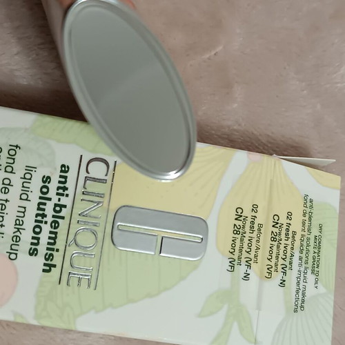 Clinique Foundation new with gifts shade Ivory