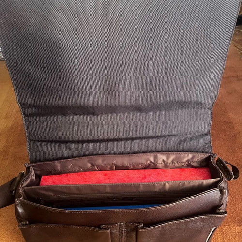 Piquadro leather messenger bag like new, brown