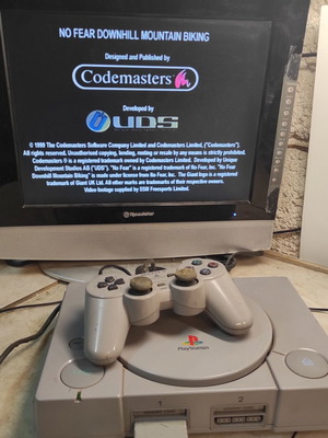 PlayStation 1 PAL με κοντρόλ ME CHIP άριστο λειτουργικό κομπλέ