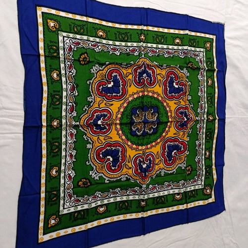 Headscarf like new, size 65/65 cm