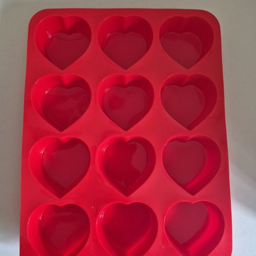 Silicone heart-shaped mold set of 2 new