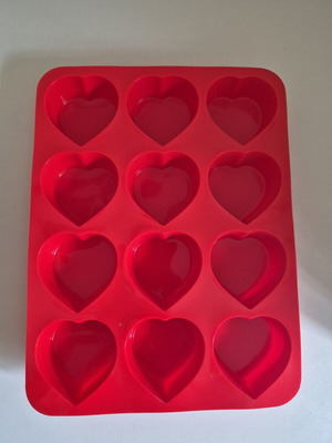 Silicone heart-shaped mold set of 2 new