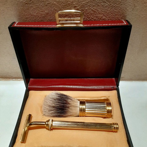 Vintage luxury shaving set like new with leather case