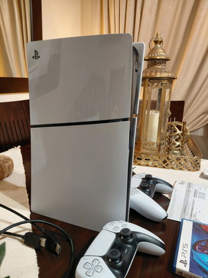 PlayStation 5 Slim Disc Edition with 2 DualSense controllers and Gran Turismo 7 like new