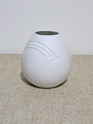 Kaiser Porcelain Vase White Germany Vintage like new