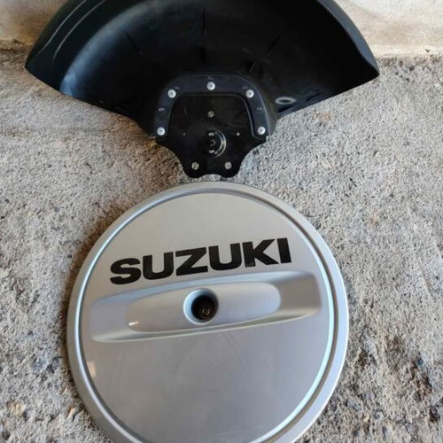 Suzuki Vitara spare wheel cover like new with base