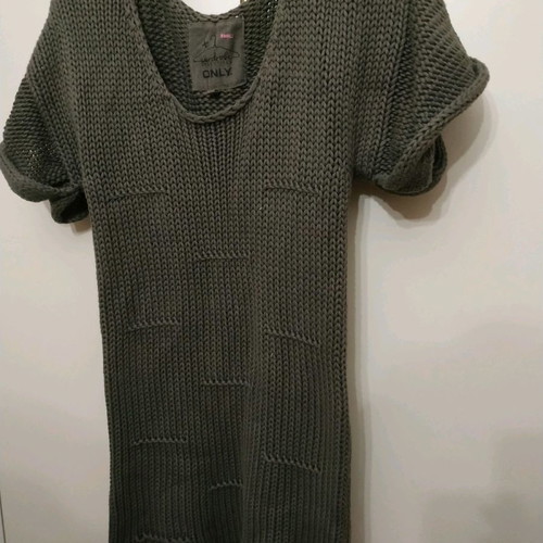 Sleeveless blouse used, size M