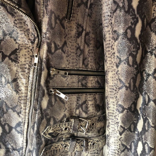 Leather jacket slim fit with zipper like new