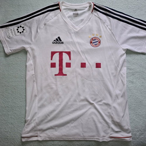 Bayern Munich τρίτη φανέλα ποδοσφαίρου 2016 2017 Adidas σαν καινούργια