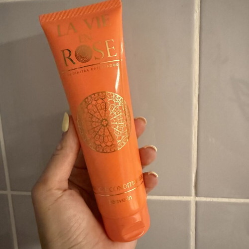 La Vie En Rose Leave In Conditioner new
