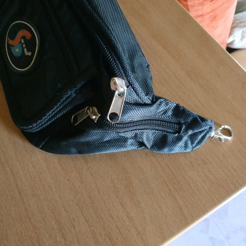 Men's waist bag like new, missing cord