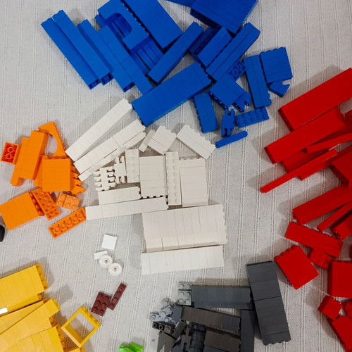Lego used, about 1000 pieces with idea booklets