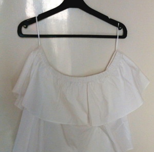 Bershka crop τοπ με έξω τους ώμους