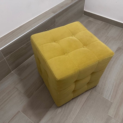 Cube stool like new, 45cm x 45cm x 45cm