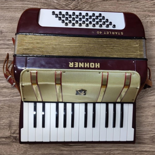 Hohner Starlet 40 accordion used