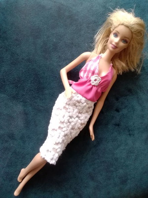 Barbie 2009 μεταχειρισμένη με χειροποίητο φόρεμα