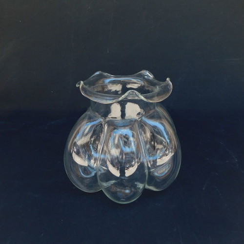 Glass vase with 19 cm height and 21 cm diameter