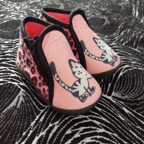Girls' slippers size 21 new, unused
