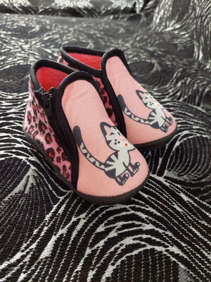 Girls' slippers size 21 new, unused