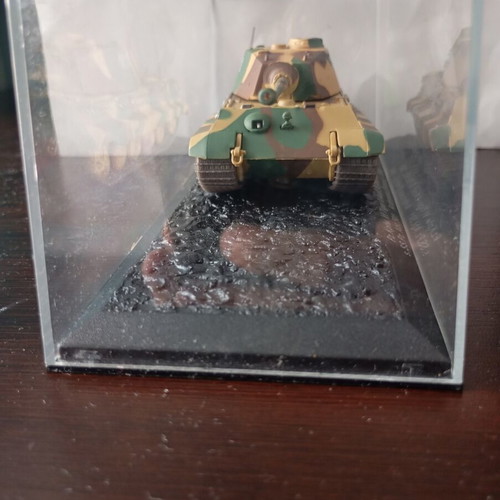 Tiger II Tank Model 1:72 scale DeAgostini like new