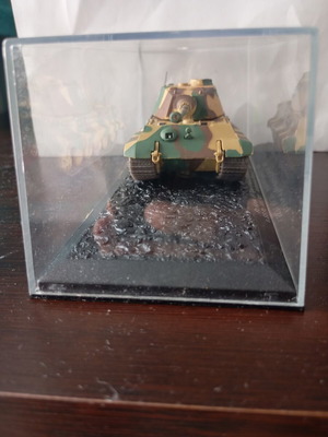 Tiger II Tank Model 1:72 scale DeAgostini like new