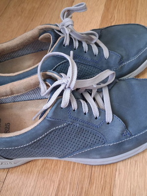 Clarks moccasins size 41 like new, blue