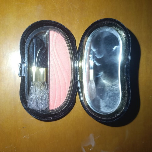 Elizabeth Arden Rouge Coral blush like new with mirror