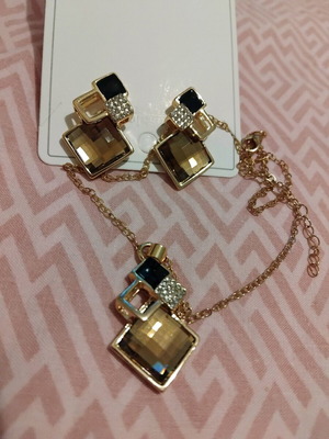 Jewelry earrings and pendant necklace new, golden with crystal