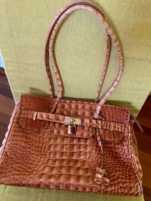 Leather shoulder bag, crocodile pattern, brown, spacious