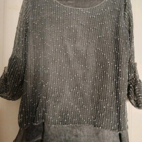 Women's blouse M/L like new with buttoned sleeves