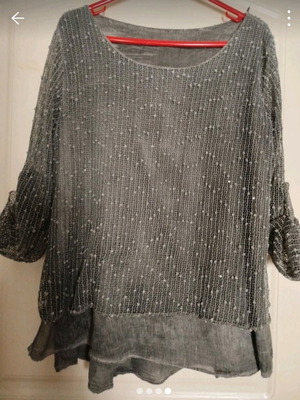 Women's blouse M/L like new with buttoned sleeves