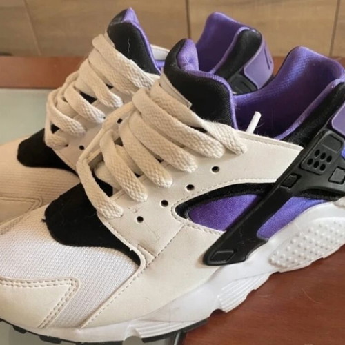 Nike athletic shoes like new, white with purple details, size 36.5