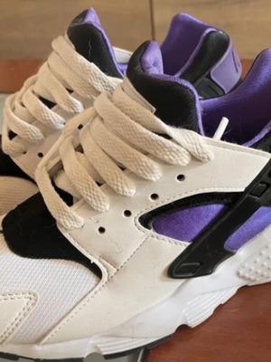 Nike athletic shoes like new, white with purple details, size 36.5