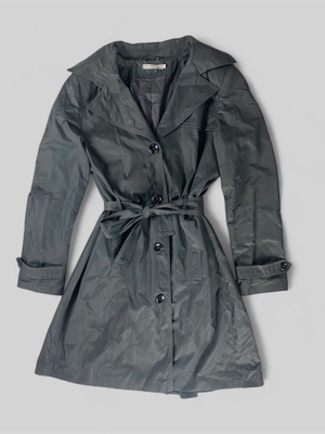 Καμπαρντίνα Modissa γκρι σαν καινούργιο S/M με πλισέ σχέδιο και ζωνάκι