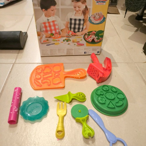 Hasbro Play Doh Kitchen Pizza Party accessories like new
