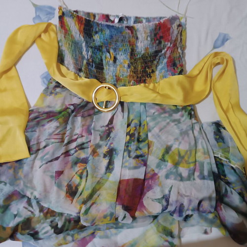 Strapless maxi summer dress like new with colorful abstract pattern and belt