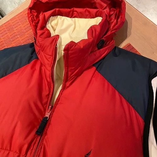 Nautica sleeveless jacket double sided XL like new, down and feather