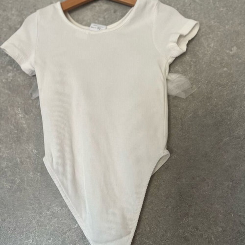 Zara girls' bodysuit like new, white, size 5-6 years