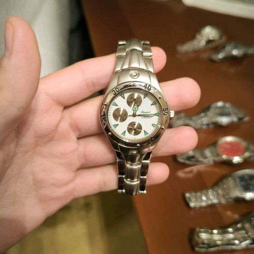 Men's watch needs battery