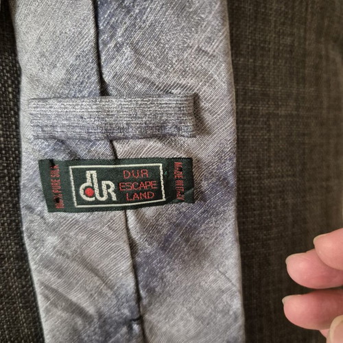 Silk tie Dr like new, gray