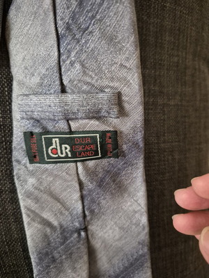Silk tie Dr like new, gray