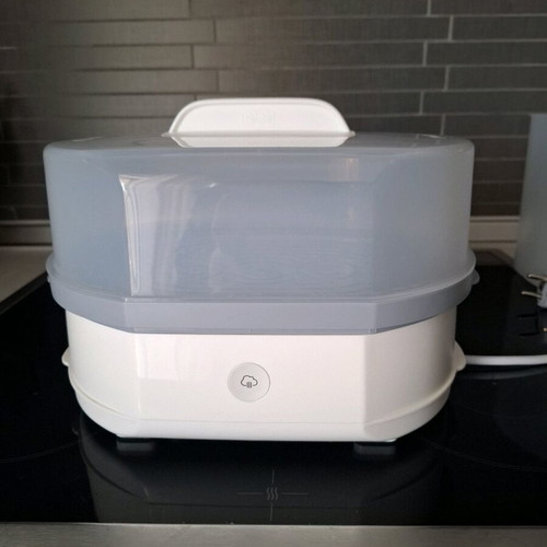 Chicco sterilizer like new, two levels for bottles and accessories