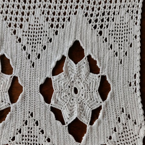 Handmade runner with floss lace like new 200x42 cm