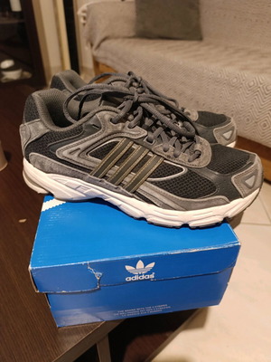 Adidas CL shoes in grey color, like new