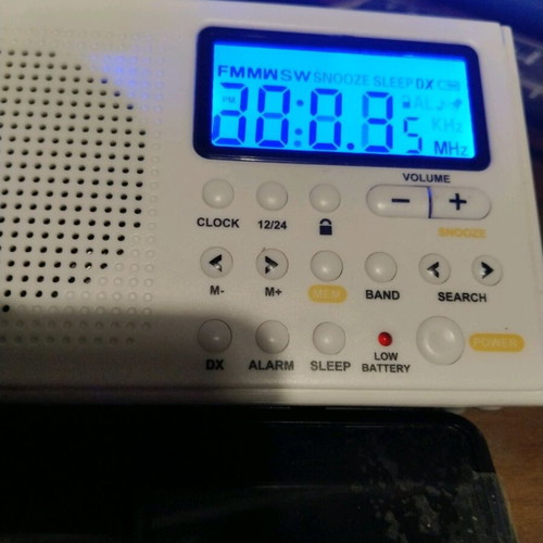 Akai digital world band receiver DX FM/AM/SW clock alarm