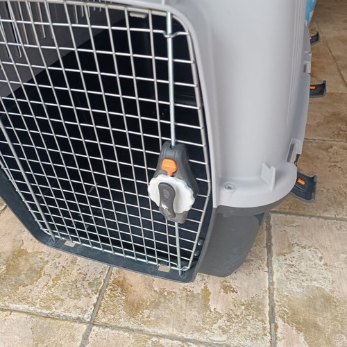Bergamo dog transport crate like new, approved for airplane travel