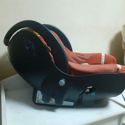 Chicco baby car seat up to 13kg